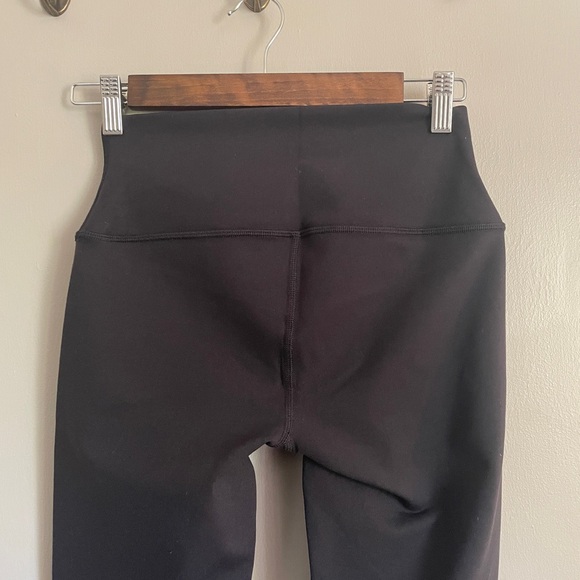 ALO Yoga Black Leggings - Picture 4 of 7